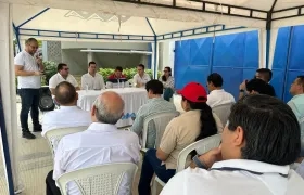 Reunión de Triple A con mandatarios.