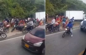 Comunidad saqueó camión de carne accidentado en Luruaco.