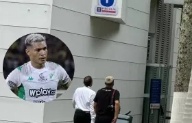 Teófilo llegando a la Fiscalía en Ibagué para conciliar. 