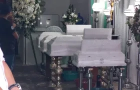 Los cuatro ataúdes en la vivienda de Guayaquil epicentro del atentado a bala