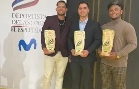 El mánager José Mosquera y los peloteros Fabián Pertuz y Dilson Herrera recibieron el premio. 