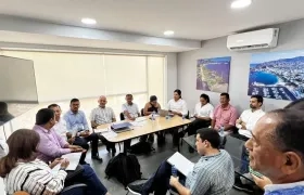 Carlos Pinedo, alcalde electo de Santa Marta en el inicio de la reunión de empalme