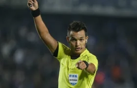Nicolás Gallo, árbitro internacional de Colombia. 