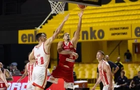 Eloy Vargas, de Titanes, durante el juego contra Instituto de Argentina. 