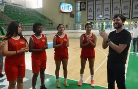 El alcalde Jaime Pumarejo durante la clausura de los Juegos. 