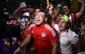 Aficionados lloran de alegría por la décima estrella del Junior