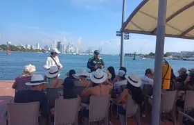 La Policía de Cartagena realiza pedagogía entre turistas para evitar abusos de operadores
