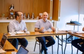 El presidente de la CAF, Sergio Diaz-Granados y el nuevo alcalde de Santa Marta, Carlos Pinedo