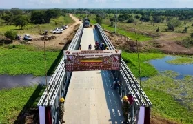 El puente metálico fue construido por la UNGRD y el Comando de Ingenieros del Ejército Nacional de Colombia