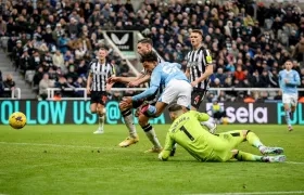 Momento del gol del triunfo de Oscar Bobb.