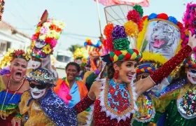 Reina Melissa Cure en la izada de bandera de los Congos.