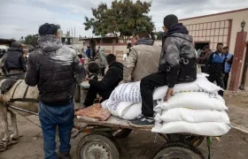Palestinos recibiendo ayuda de la UNRWA.