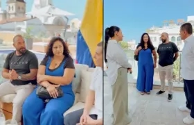 El alcalde de Cartagena con los turistas argentinos. 