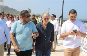 El gobernador Eduardo Verano, el alcalde de Puerto, Plinio Cedeño, y el director del Programa Parques y Playas, Jorge Ávila