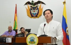 El reelegido Personero de Barranquilla, Miguel Ángel Alzate, habla ante el Concejo