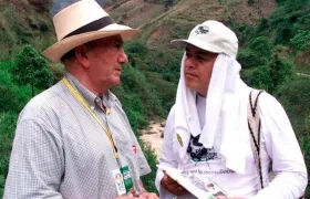 El entonces gobernador de Antioquia Guillermo Gaviria y su asesor de paz, Gilberto Echeverry