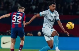 Jhon Solis durante un partido contra el Barcelona. 