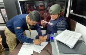 Salvatore Mancuso en su llegada a Colombia.