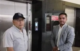 Martín Mestre con su abogado Raúl Romero Del Río.