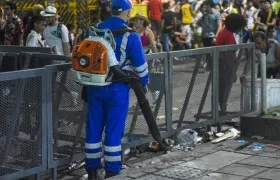 Las escobitas dividieron el trabajo en varios turnos.