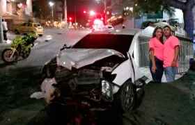 Dayana Paola Escorcia Gómez y Juan Andrés Maury González iban en moto y colisionaron con este vehículo.  