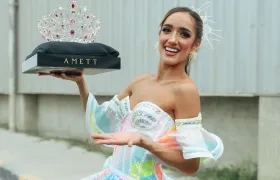 Melissa Cure, Reina del Carnaval de Barranquilla con su corona.