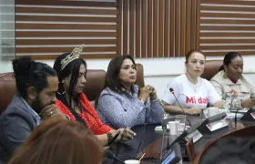  Elizabeth Jay-Pang Díaz, Representante a la Cámara por las islas.