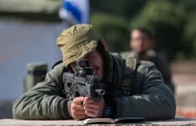 Soldado Israelí en la frontera con Líbano. 