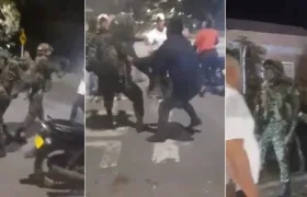 Momentos en que los militares son obligados por la poblacion civl a retirarse 