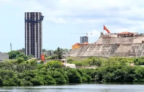 Edificio Aquarela, frente al Castillo San Felipe