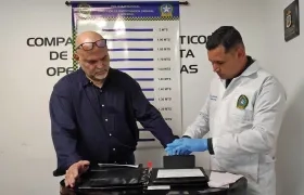 Salvatore Mancuso cuando era reseñado a su llegada a Colombia, el pasado martes. 