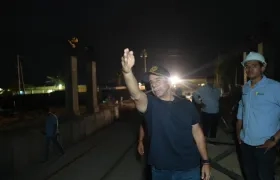 El alcalde Alejandro Char en la inspección de las obras del tren de Las Flores. 