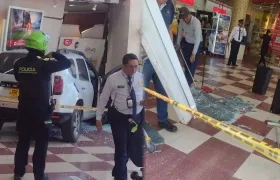 Según testigos el carro ingresó al sitio a toda velocidad.