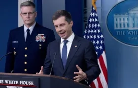 Pete Buttigieg, secretario de Transporte de Estados Unidos, en conferencia de prensa.