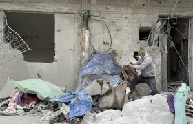 Aviones de combate israelíes bombardearon diferentes puntos de la ciudad de Gaza.
