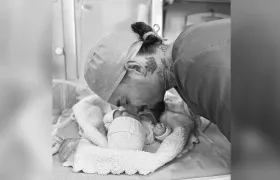 Maluma con su hija París.