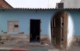 Dañaron la puerta de la casa.