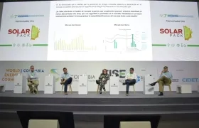 Panel en el Séptimo Encuentro de Energías Renovables donde XM dio la noticia.