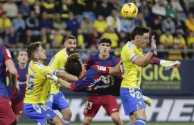 Acción en la que Joao Félix marcó el gol que le dio la victoria al Barcelona ante el Cádiz.