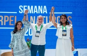 La presidenta de Naturgas, Luz Estella Murgas, el gobernador del Atlántico, Eduardo Verano, y la gobernadora de Sucre, Lucy García.