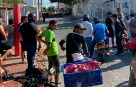 La víctima vestía un buzo rojo, jean azul y tenis negros