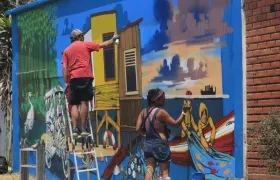 Los artistas franceses Korsé y Sahar Dadsetan. 