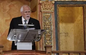 El escritor español Luis Mateo Díez pronuncia un discurso tras recibir el Premio Cervantes 2023.