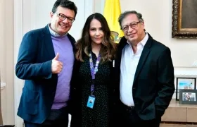 Hollman Morris, la saliente gerente Nórida Rodríguez y el Presidente Petro.