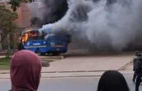 Quema de bus en Bogotá. 