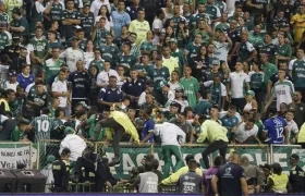 Los desmanes de los hinchas del Cali en las tribunas del estadio de Palmaseca.