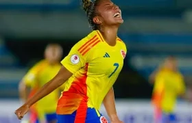 Laura Garavito celebra tras marcar el tercer gol de Colombia. 