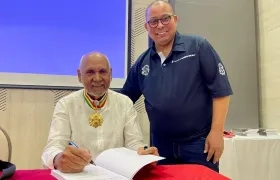 El maestro Teobaldo Guillén y el secretario de Cultura del Distrito, Juan Carlos Ospino