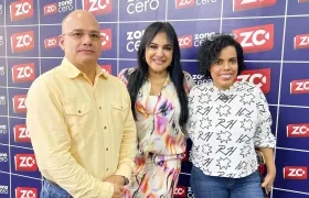 El coronel Juan Carlos López, Mónica Saade y Tatiana Bueno en la visita que hicieron a Zona Cero para invitar a la marcha de este domingo