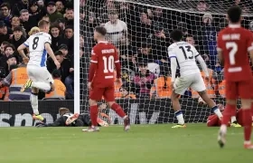 Accion del tercer gol del Atalanta, marcado por el croata Mario Pasalic. 